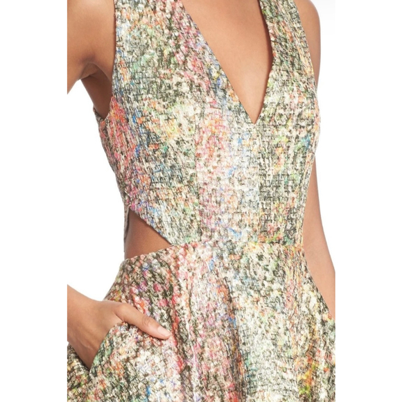 Alice + Olivia Varita Fit & Flare Metallic Dress Side CutOut Size 8 - Picture 4 of 13